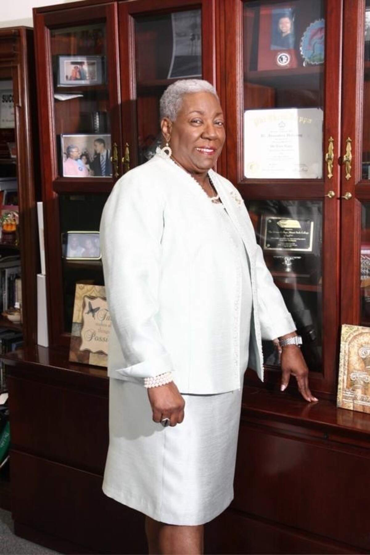In 2002, Alexandria Holloway founded and directed the Honors College on Miami Dade College’s Wolfson Campus. A year later, she expanded the program to the Kendall and North campuses in 2003.